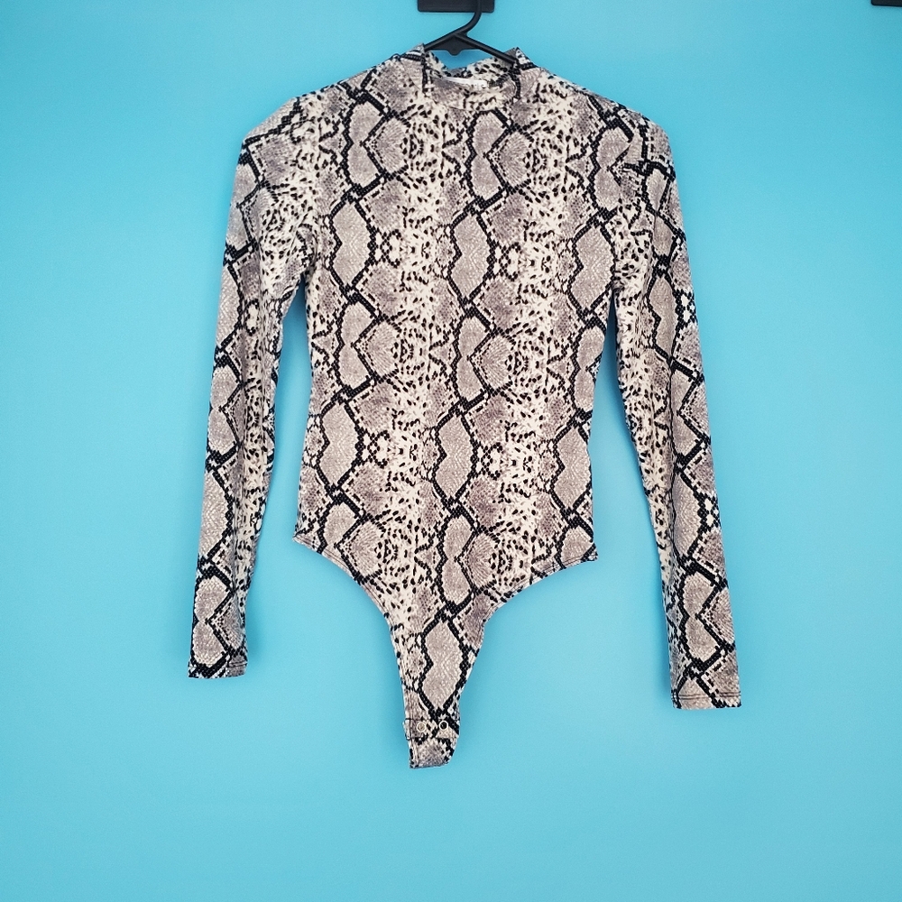 Popular 21 Bodysuit Size Small Snakeskin Soft